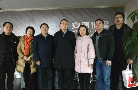 市、區(qū)科技局一行領(lǐng)導(dǎo)蒞臨參 觀指導(dǎo)